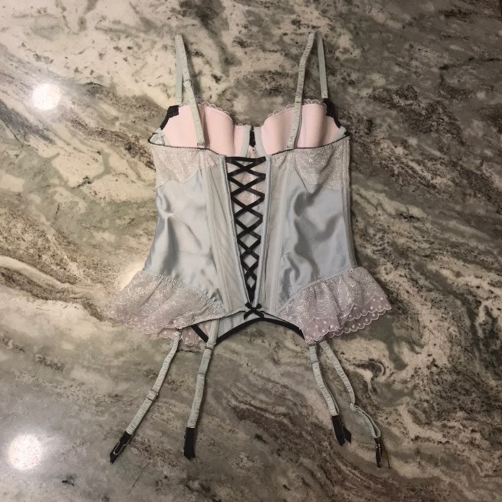 Victoria's Secret Lingere - Picture 2 of 4